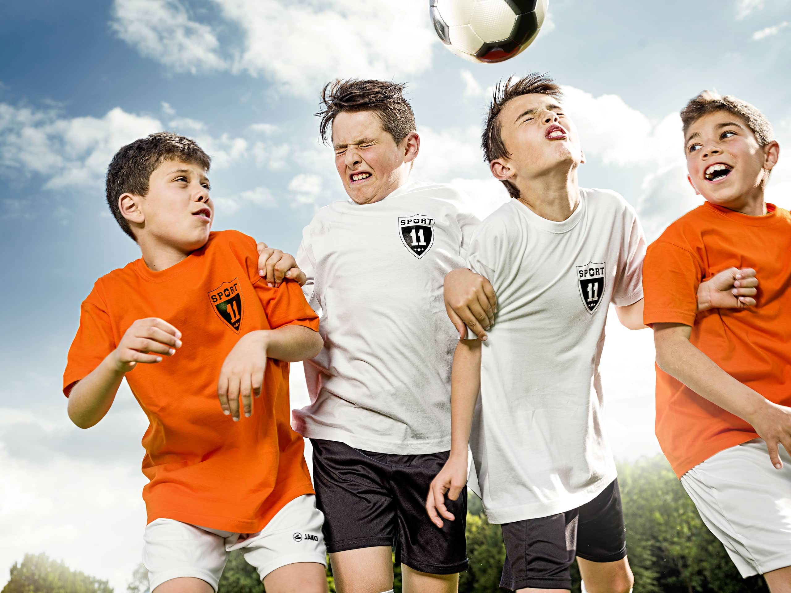 Fuss­ball Kids | Bildbearbeitung, People, Sports | : Photopostproduction, Lookentwicklung, On Location Service | Fotograf: Jürgen Nobel