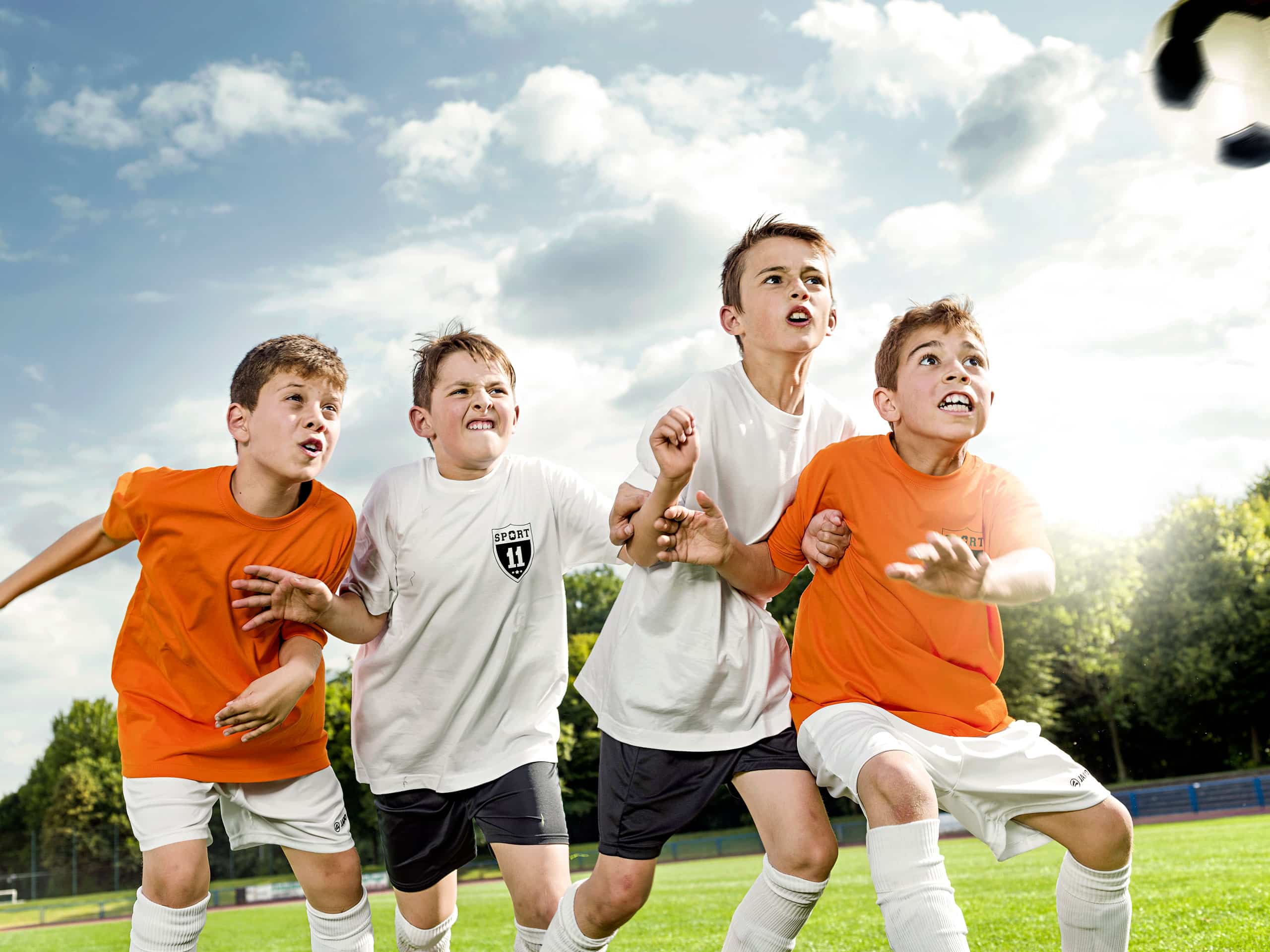 Fuss­ball Kids | Bildbearbeitung, People, Sports | : Photopostproduction, Lookentwicklung, On Location Service | Fotograf: Jürgen Nobel